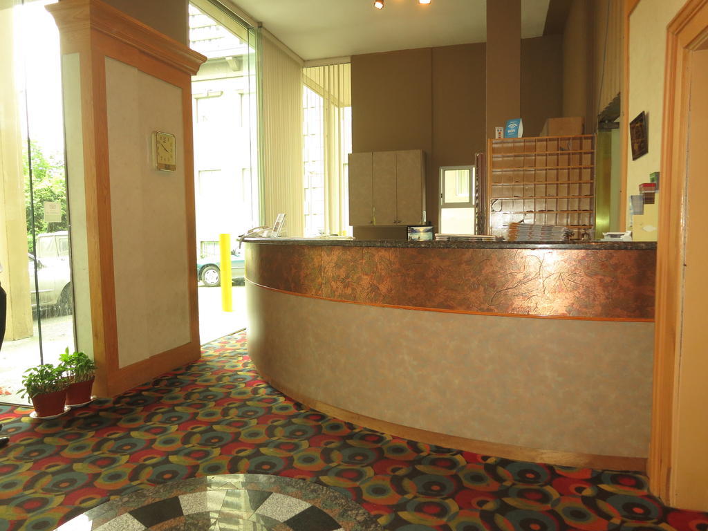 וונקובר Tropicana Suite Hotel מראה חיצוני תמונה
